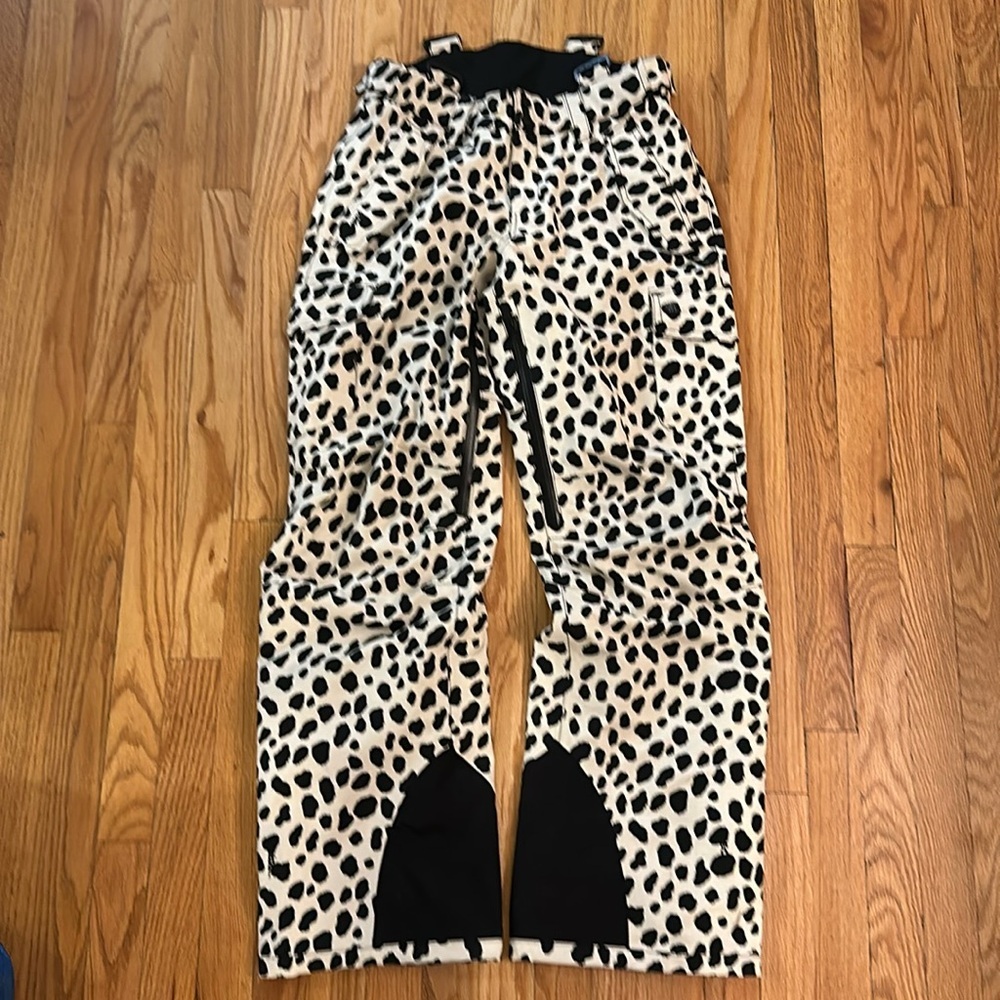 Bergan’s of Norway sz M cheetah print black white 15.5” waist across 31” inseam